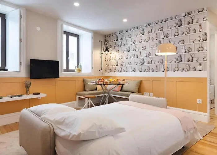 Away To Discover - Hapiness Has A Place Oporto