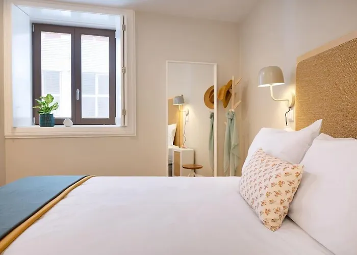 Away To Discover - Hapiness Has A Place * Oporto