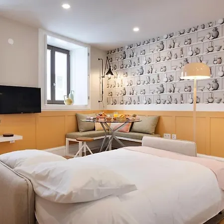 Away To Discover - Hapiness Has A Place Oporto