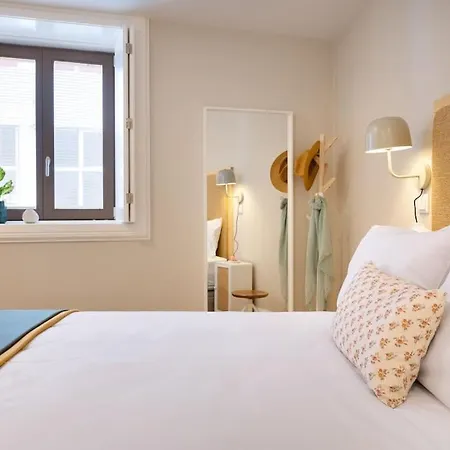 Away To Discover - Hapiness Has A Place * Porto