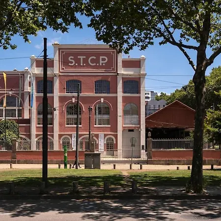 Away To Discover - Hapiness Has A Place Porto