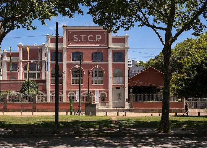 Away To Discover - Hapiness Has A Place Porto